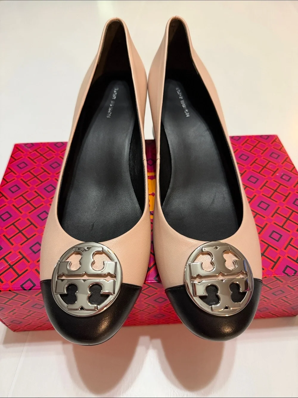 Tory Burch Chelsea Cap-Toe Leather Pumps Rose Silk and Black size 9 NWT